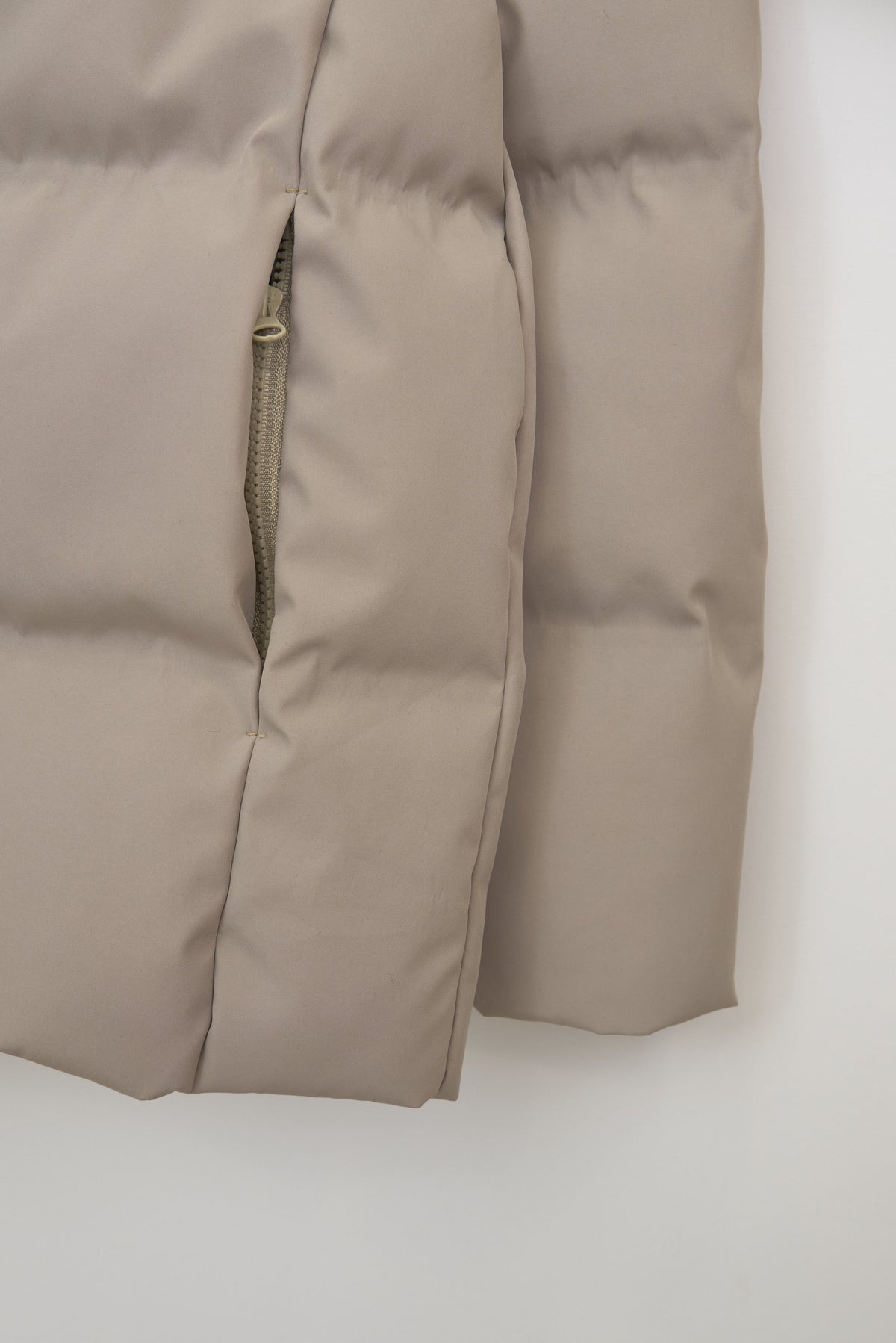 Chubasquero puffy poliéster reciclado unisex