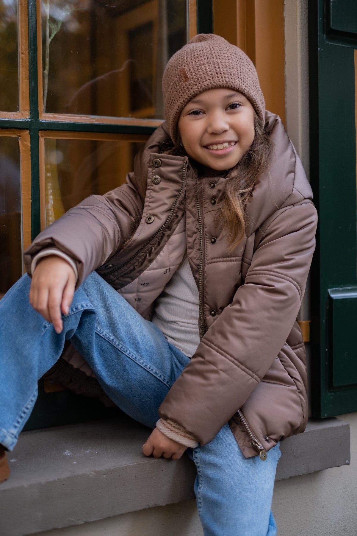 Chaqueta acolchada corta con capucha Aukje Flo niña