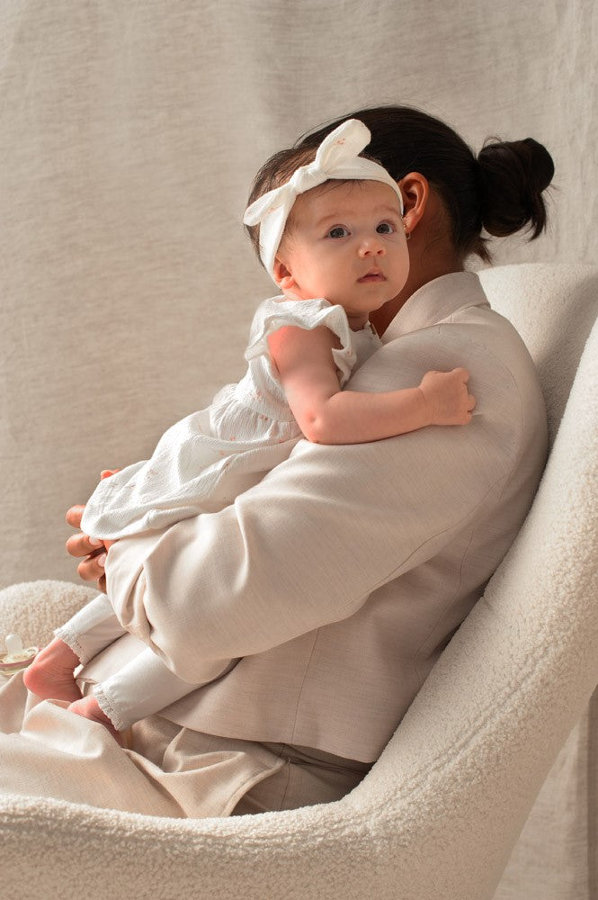 Cinta de pelo arrugado bebé niña Delicate Flower